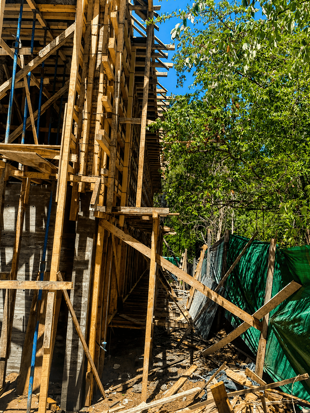Movimiento de suelos y estructura inicial